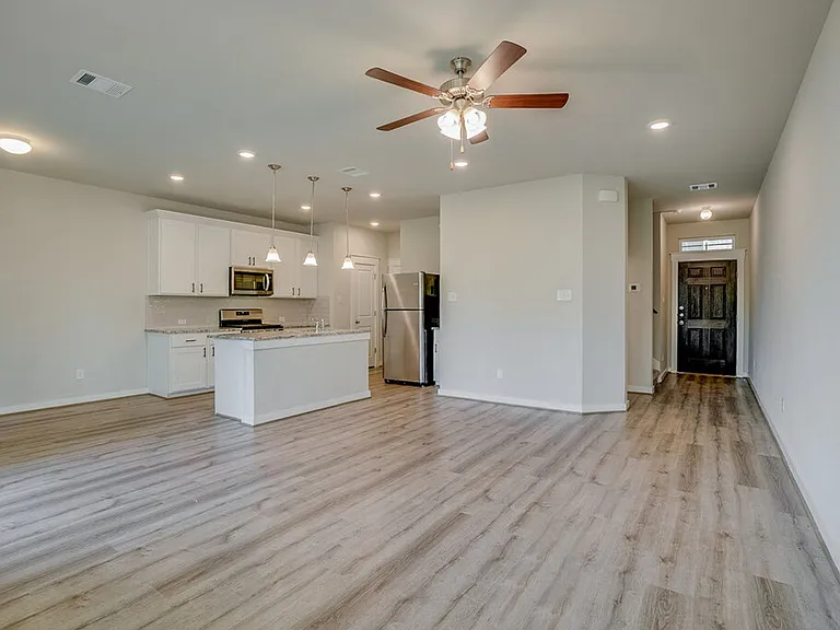 505 Pearly Eye Dr #B — Photo 6