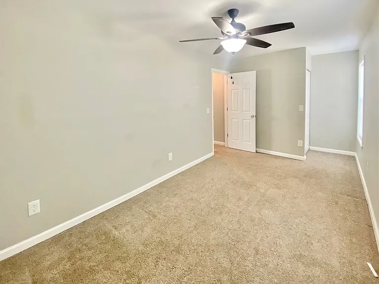 102 Petworth Dr — Photo 10