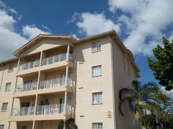 6940 NW 179th St, Hialeah, FL