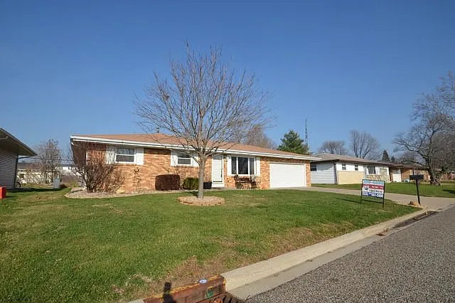 137 E Jadewood St photo 1