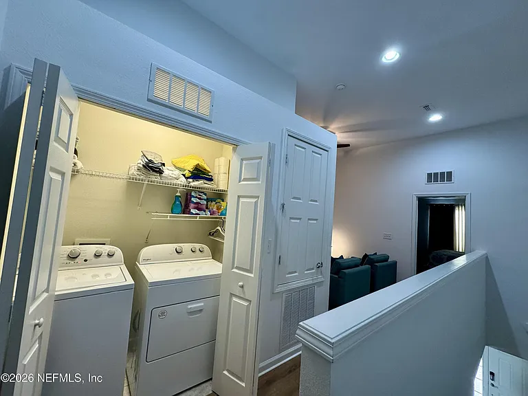 6789 Roundleaf Dr — Photo 18