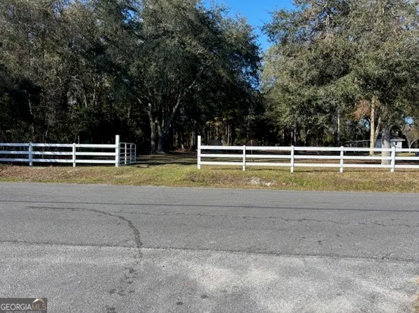 263 Oyster Rd, Brunswick, GA 31523