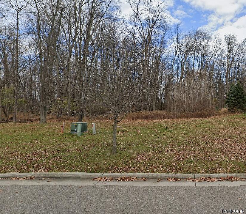 1st image of Edgewood Dr Unit 52