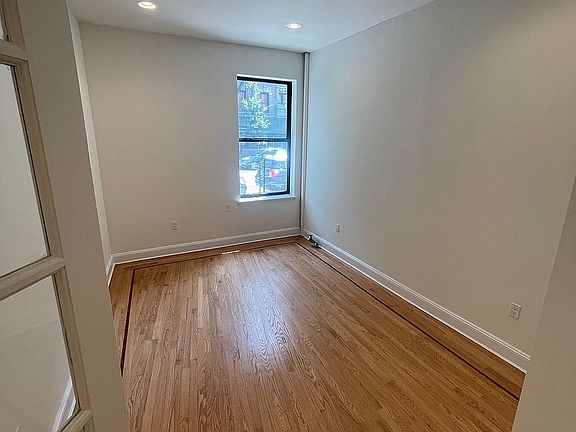 5th image of 35 Fort Washington Ave APT 1d