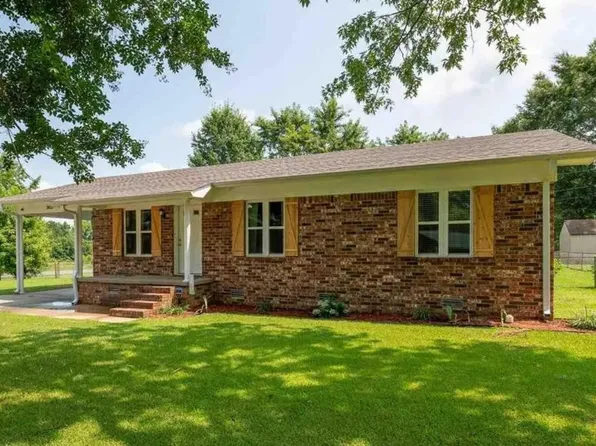1803 Greenwood Cv, Beebe, AR 72012