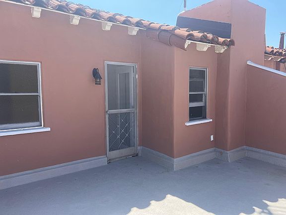 3rd image of 7421 Oakwood Ave