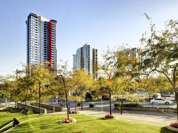 131 Regiment Sq #1806, Vancouver, BC V6B 1X6