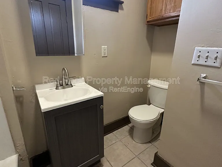 802 McKinley St — Photo 14