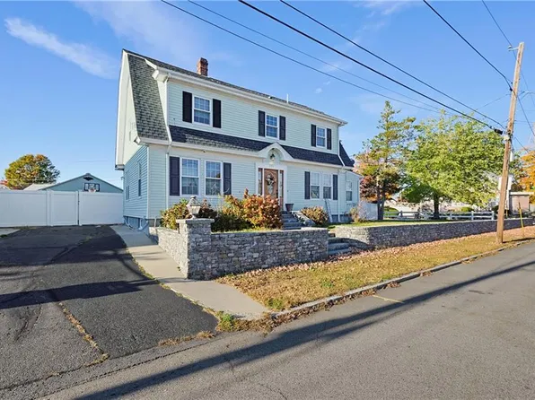 240 Baxter St, Pawtucket, RI 02861