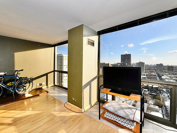 3rd image of 4343 N Clarendon Ave APT 2401