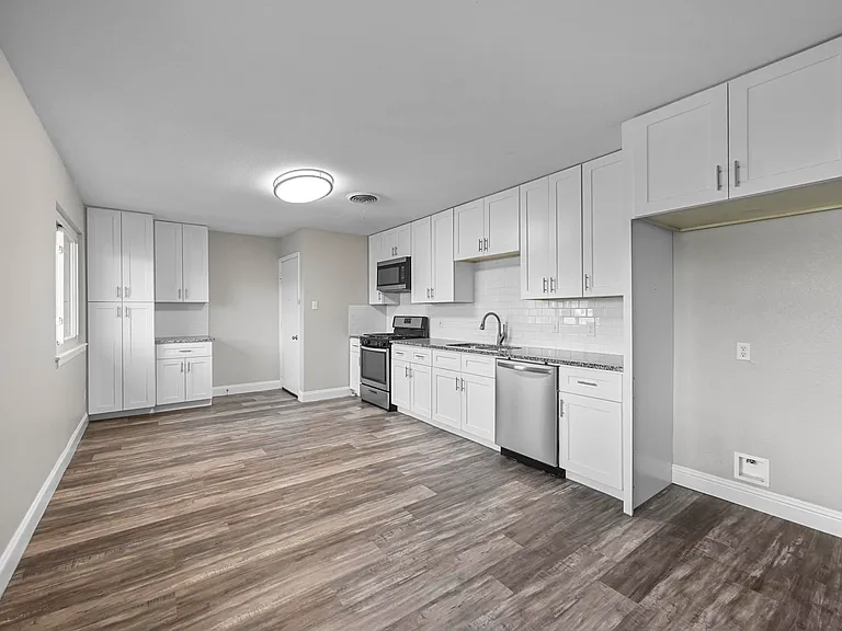 5421 Greenwood Way — Photo 9