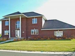 1773 Sandbar Cir, Waconia, MN 55387