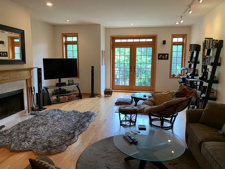 628 W Wrightwood Ave #3E — Photo 1