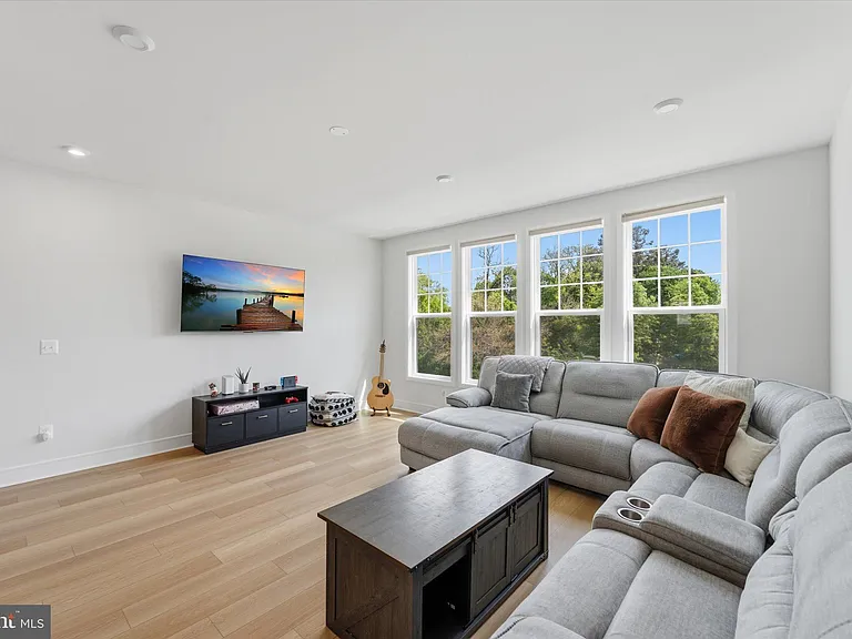 4256 Frost St — Photo 15