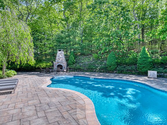 4th image of 87 Laurel Valley Dr