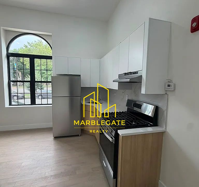 1st image of 53 Lincoln Park #11A