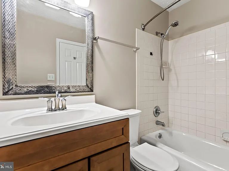 2324 Kent Ct — Photo 21