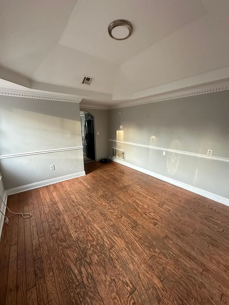 Entrance Hallway - 15 Walnut St