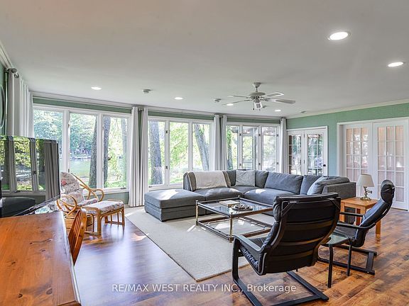 5th image of 3587 Lauderdale Point Cres