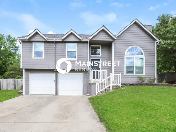 8804 Golden Ln, De Soto, KS 66018