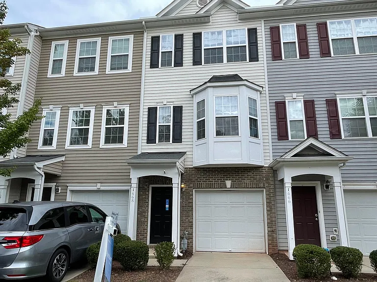 1668 Holly Grove Way — Photo 2