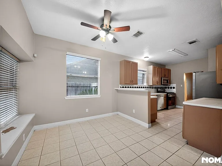 1811 Quiet Hollow Dr — Photo 11