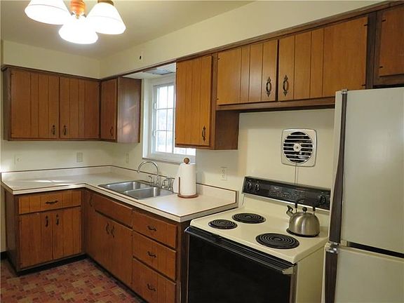 2nd image of 3008 Mintwood Dr