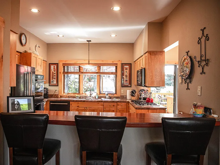 654 Hillside Dr — Photo 9
