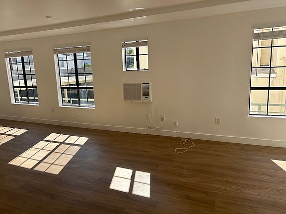 3rd image of 1526 S Bedford St APT 104