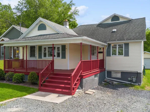 460 Delaware St, Jermyn, PA 18433