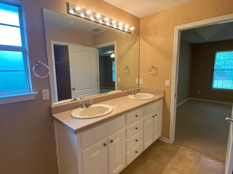 1922 Everglades Dr — Photo 27