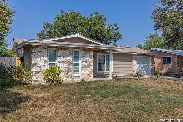 3 bed, 1.0 bath, 952 sqft, $1,200 — Photo 3