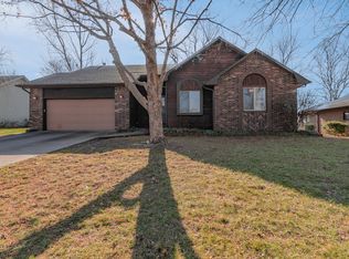 2082 W Nottingham St, Springfield, MO 65810