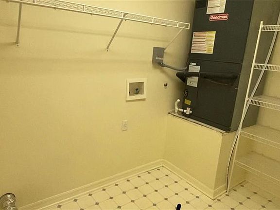 4th image of 602 Huron Pl