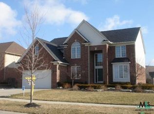 1226 E Tulberry Cir, Rochester, MI 48306