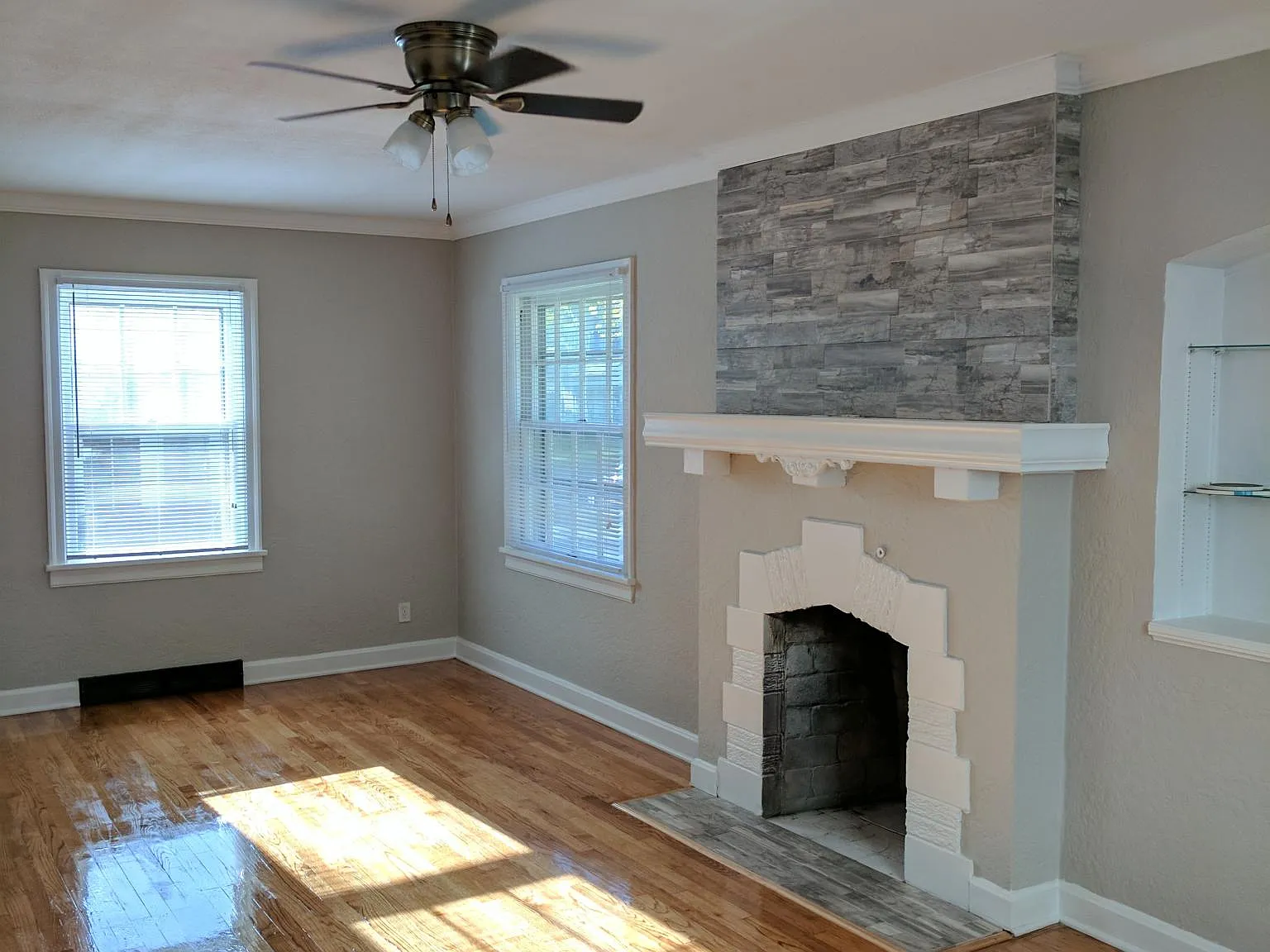 3 bed, 1200 sqft, $1,200 — Photo 2