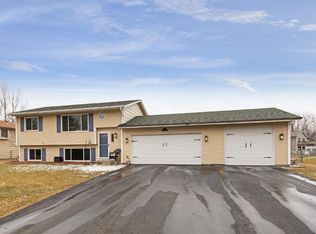 1828 Hayfield Rd, Centerville, MN 55038