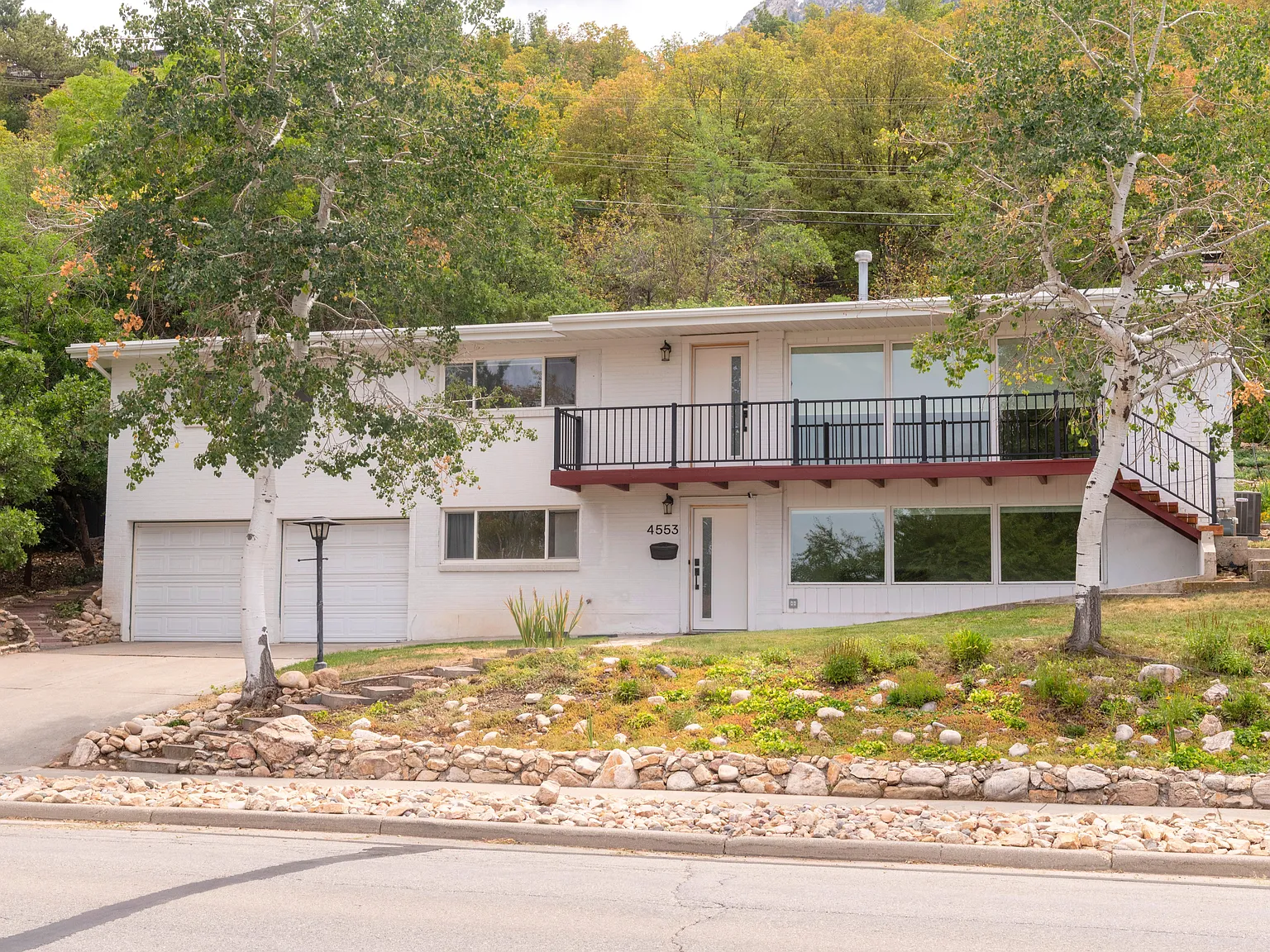 5 bed, 2900 sqft, $3,900 — Photo 1