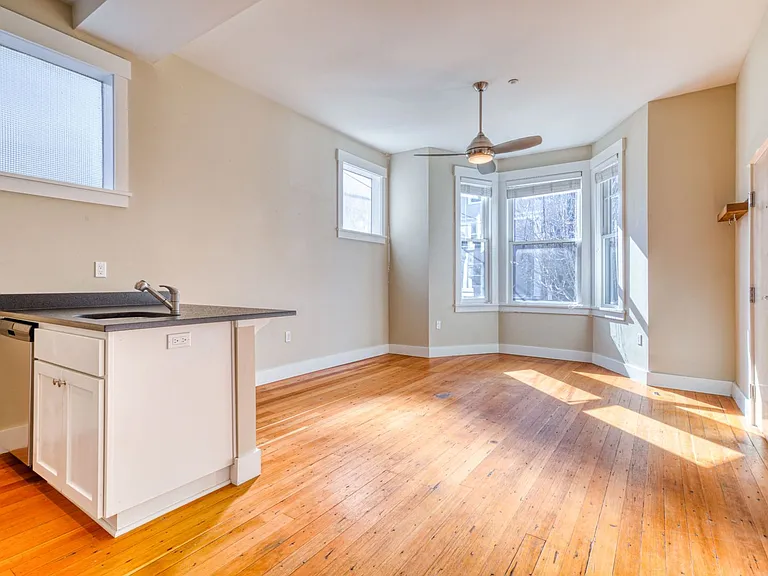 2125 NW Flanders St — Photo 1