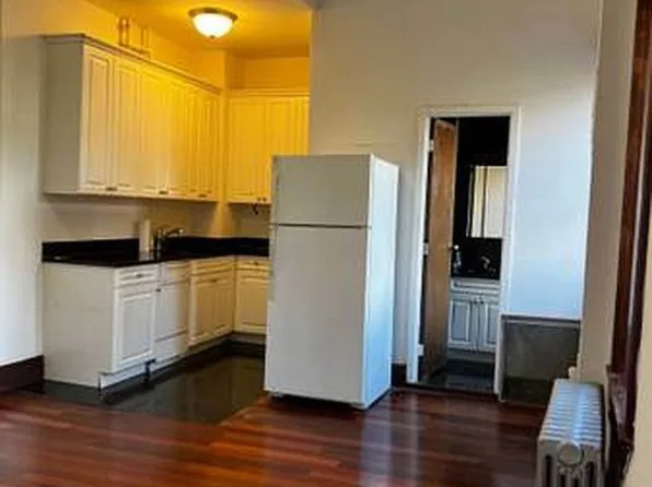 350 East 67th Street image 1 of 12