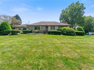 7102 Pine Grove Dr, Hubbard, OH 44425