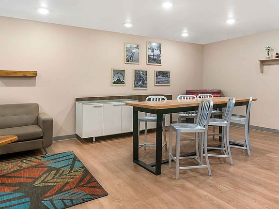 Lobby and Guest Check-in