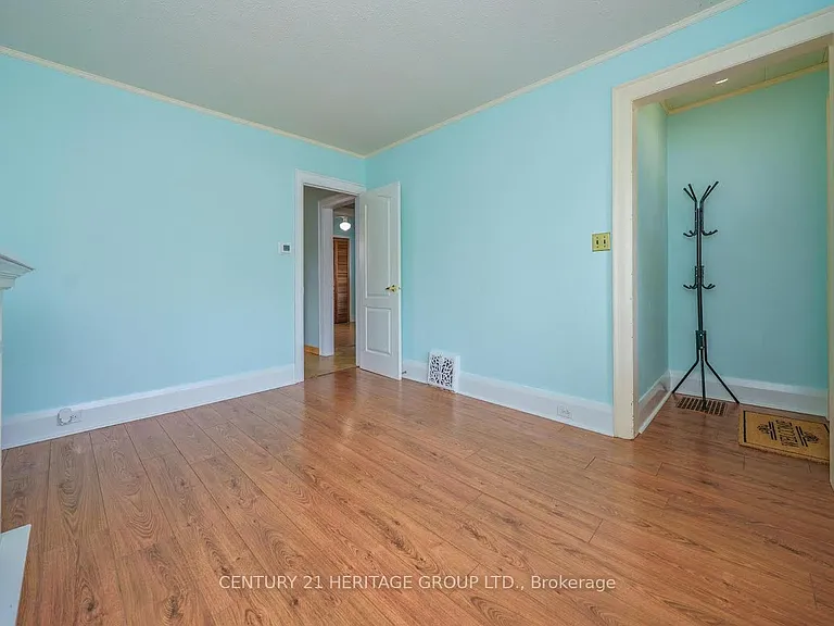 203 Hibbert Ave — Photo 5
