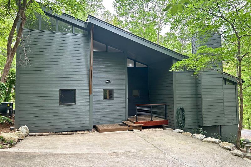 1st image of 341 Chalet Rd