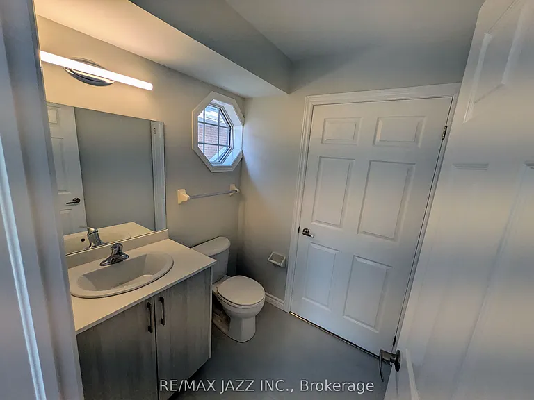 770 King St E #202 — Photo 14