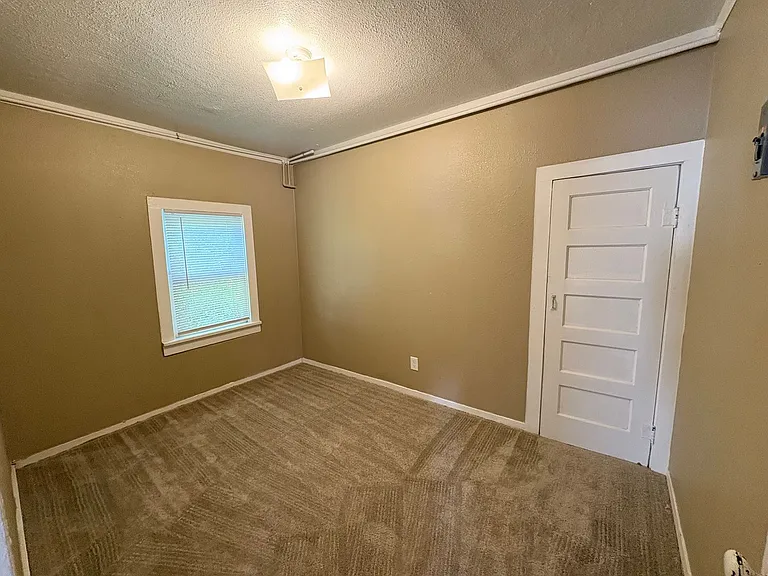 216 S Avenue I #1 — Photo 8