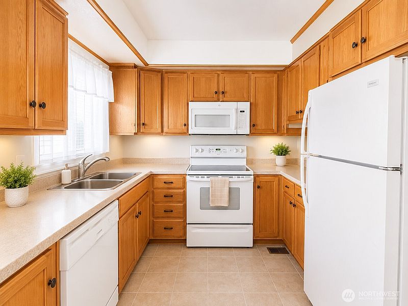 3rd image of 3222 S 183rd Street