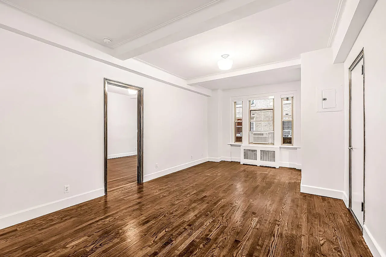 24 Fifth Avenue — Photo 2