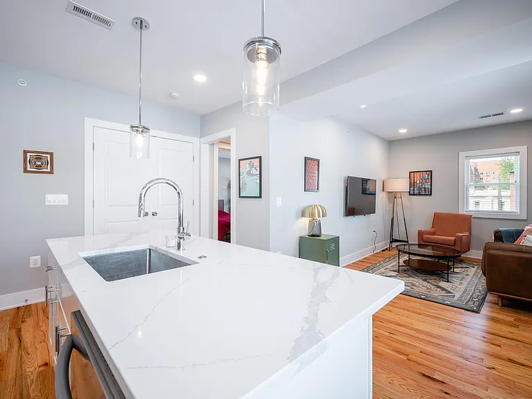 714 11th St NE #302 — Photo 35