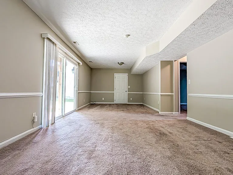 21530 Warwick Ct — Photo 40